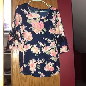 Gorgeous floral blouse with crochet sleeves